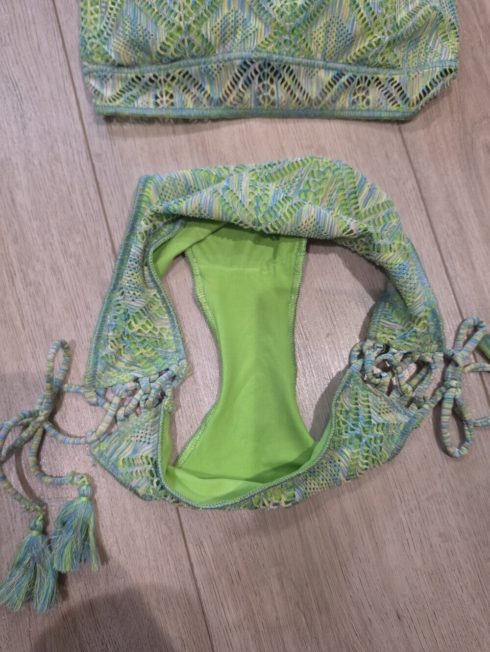 Becca Crochet Lace-Up High Waisted Bikini Set XS/XP Green Blue - Picture 4 of 4